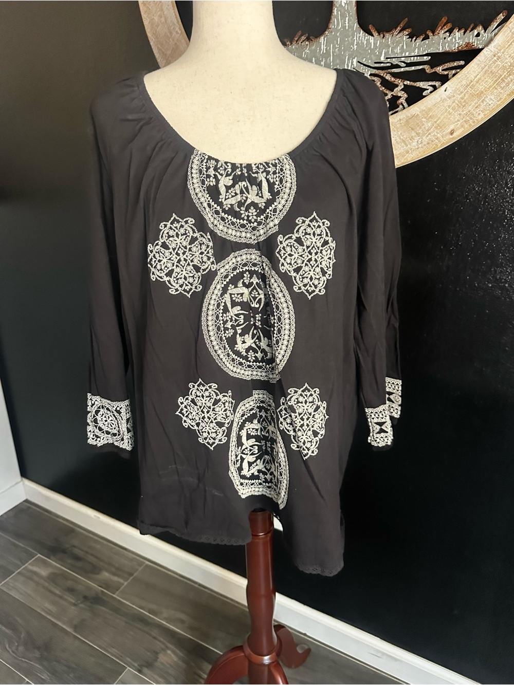 Gloria Vanderbilt Black Tunic with White Embroidery